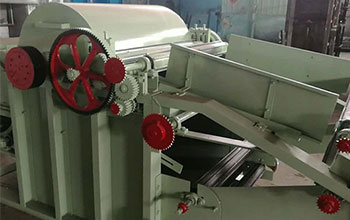 怎樣正確清理開(kāi)松機(jī)的內(nèi)部雜質(zhì)？